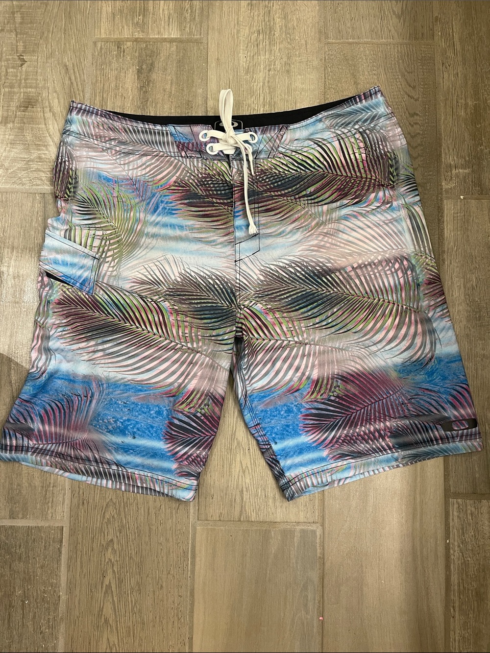 Men's Tropical Palm Print Oakley Swim swimming Trunks - size 40 with pocket